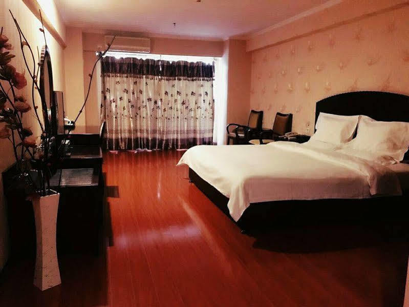 Starway Hotel Chongqing Nanping Wanda מראה חיצוני תמונה